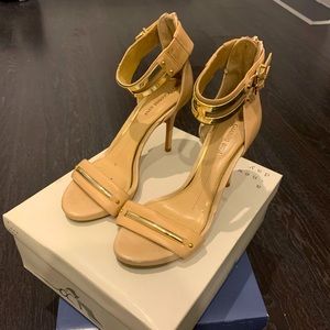 Nude & Gold Gianni Bini Heels